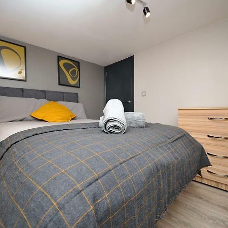 Stone'S Throw City Centre - Tv In Every Bedroom! Swansea Kültér fotó